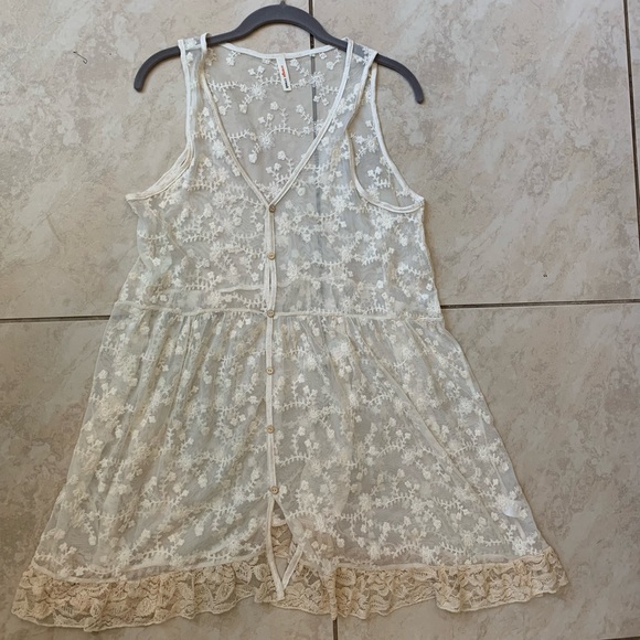 Lace and appliqué cream tunic tank top button down - Picture 4 of 6
